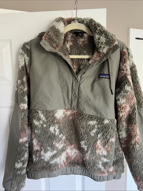 Patagonia Jackets & Blazers - Patagonia Olive Green, Pink and Cream Fleece Pullover Jacket
